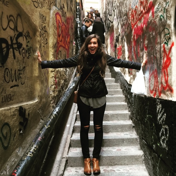 Meet your Posher, Christine - Picture 2 of 4